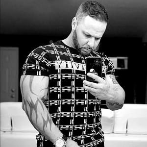 Meet your Posher, Wesley